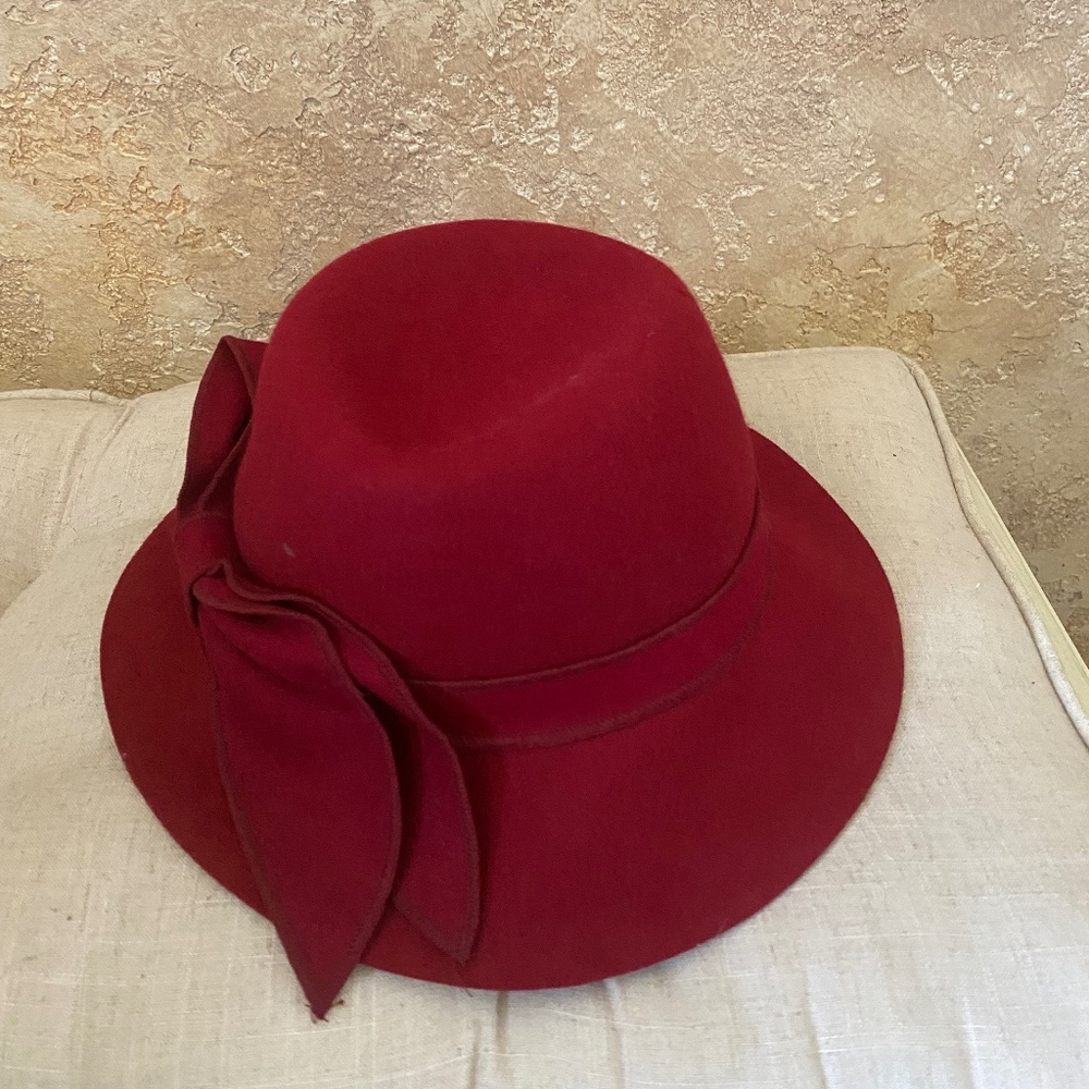 Women Winter Hats - Picture 2 of 3